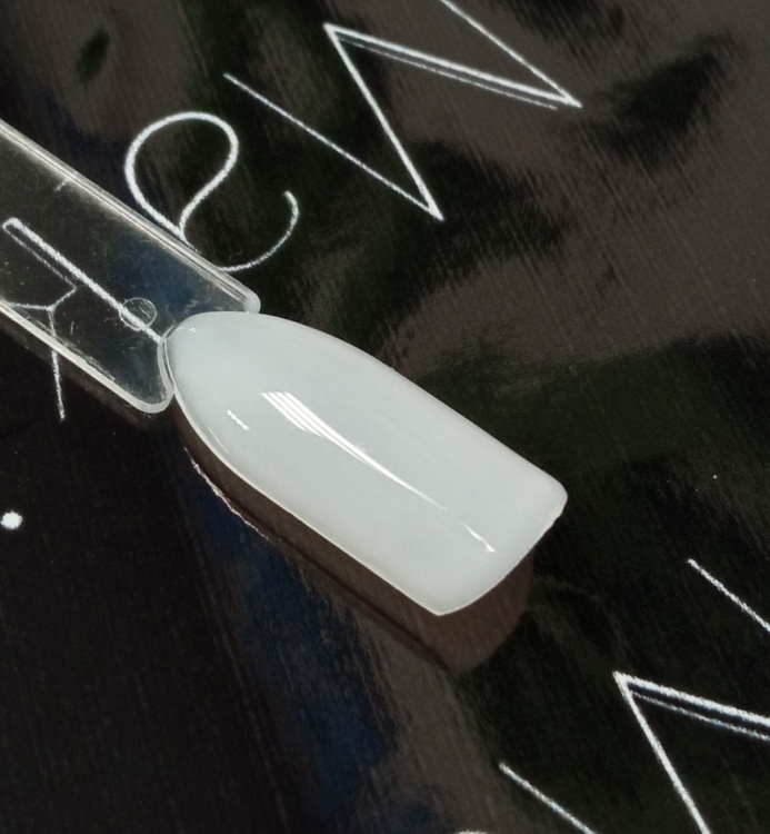 Mega base hard & long nails Milky White - wielofunkcyjna baza hybrydowa 8 ml  Victoria Vynn.jpeg