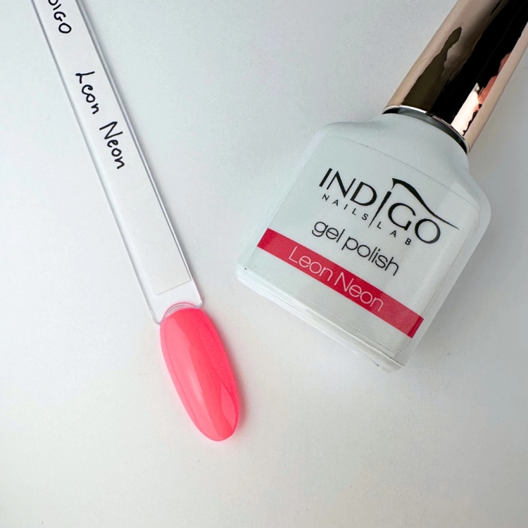 LEON NEON nail.jpg